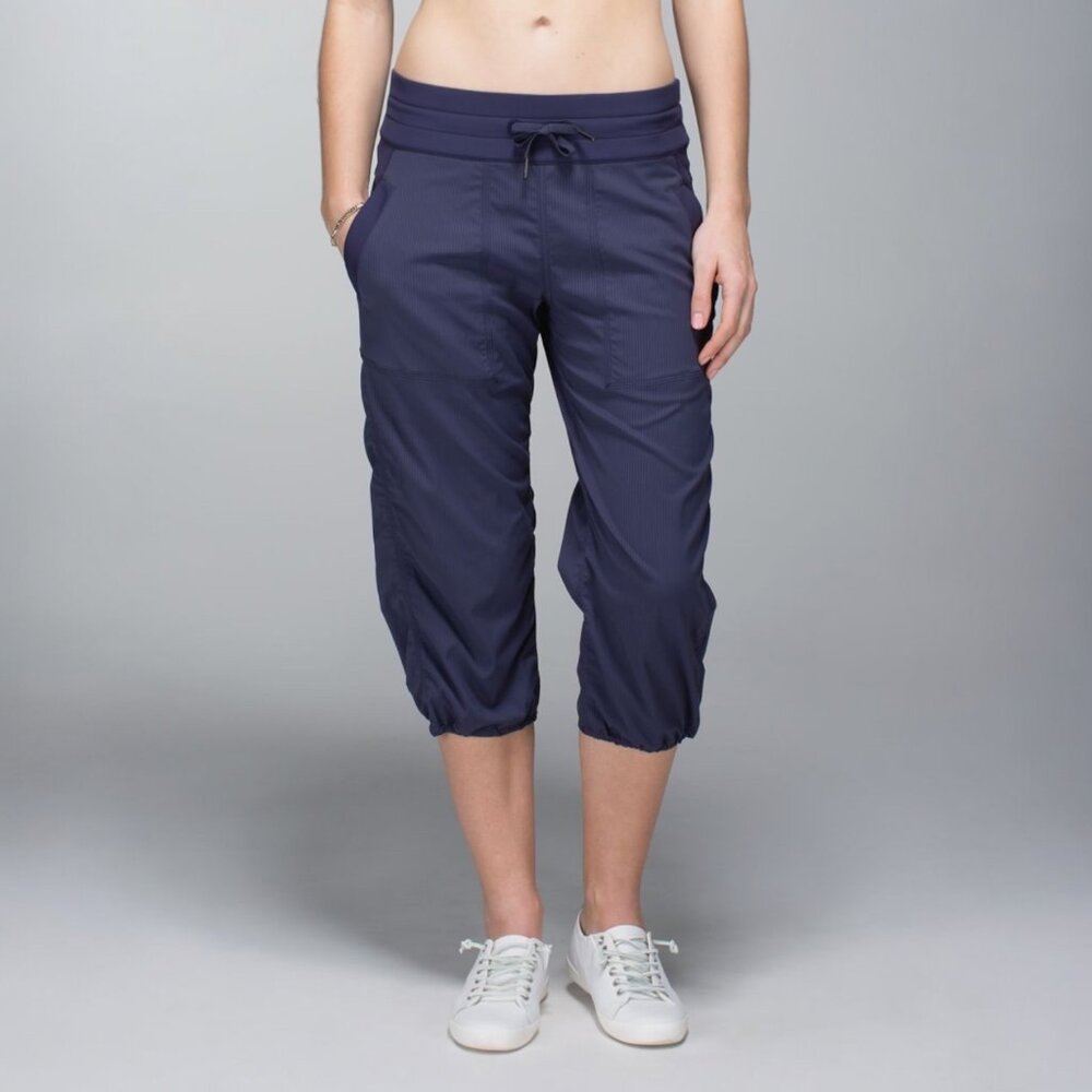 LULULEMON STUDIO CROP IN CADET BLUE SIZE 6